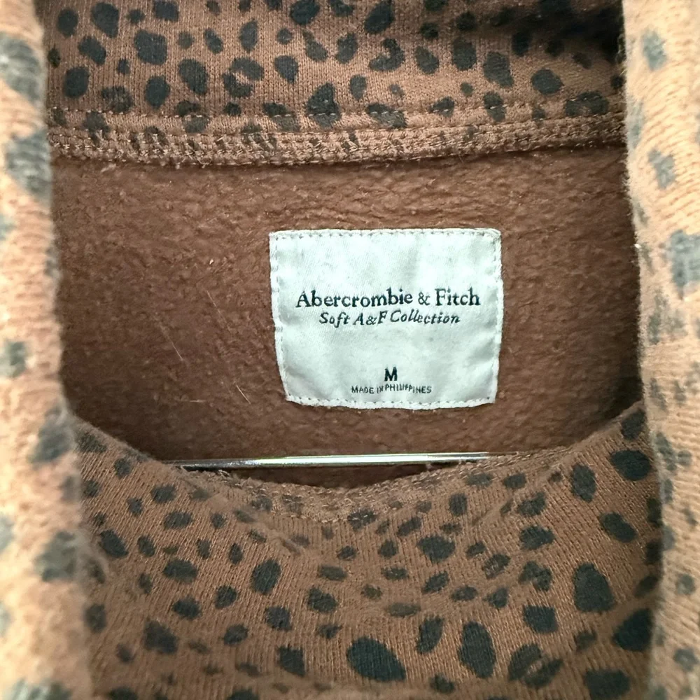 Abercrombie & Fitch Leopard Print Cropped Mock Neck Sweatshirt | Woman’s Size M